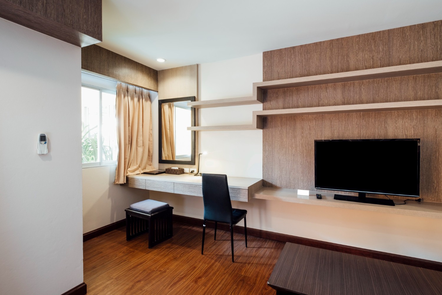 The Small Apartment Guide to Custom Wall Units: Maximizing Every Square Inch
